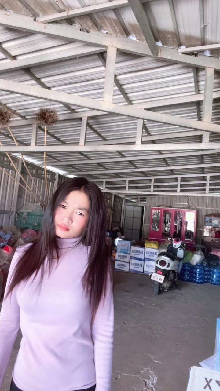 @ស្រីឌីចាយលុយមិនចេះគិត