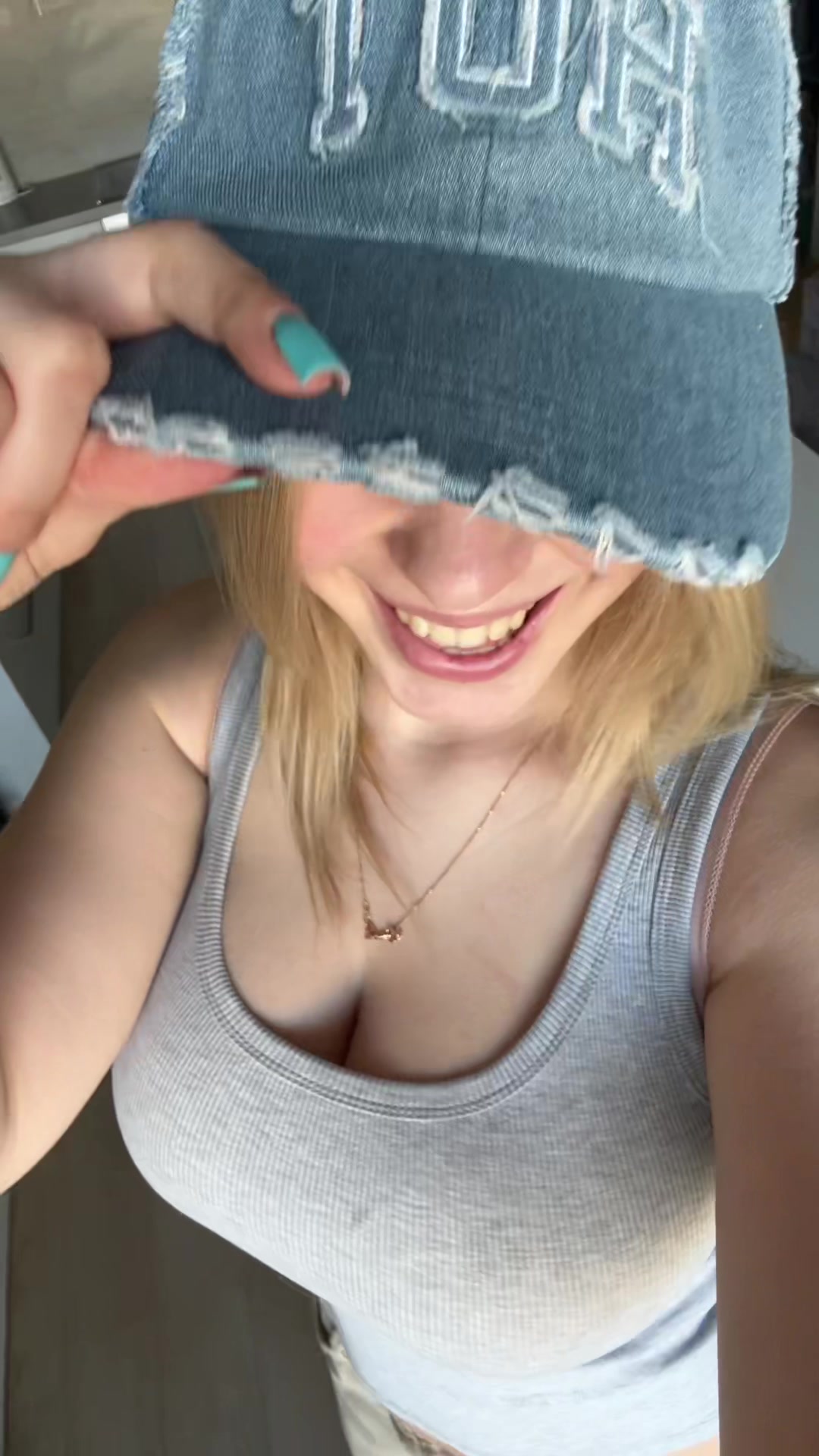 @_adelina_tenk0_