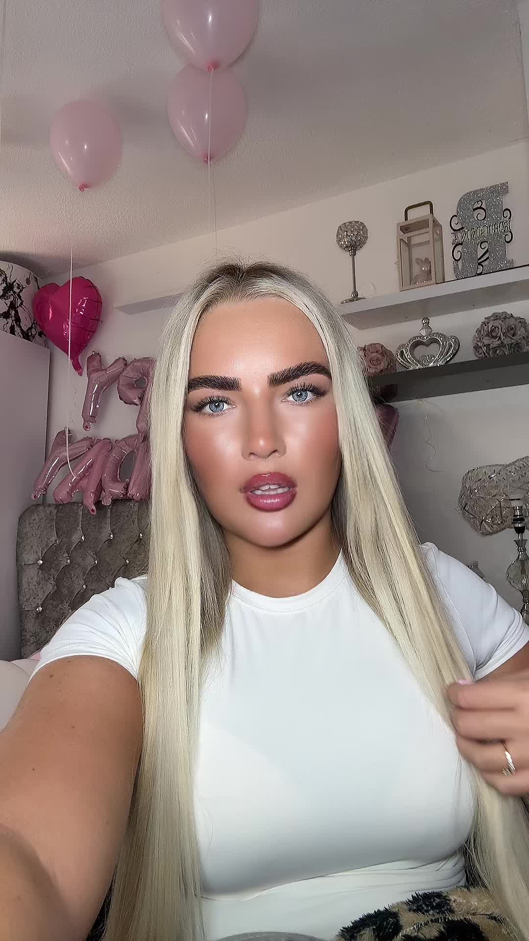 @Rhi🤍🌶️