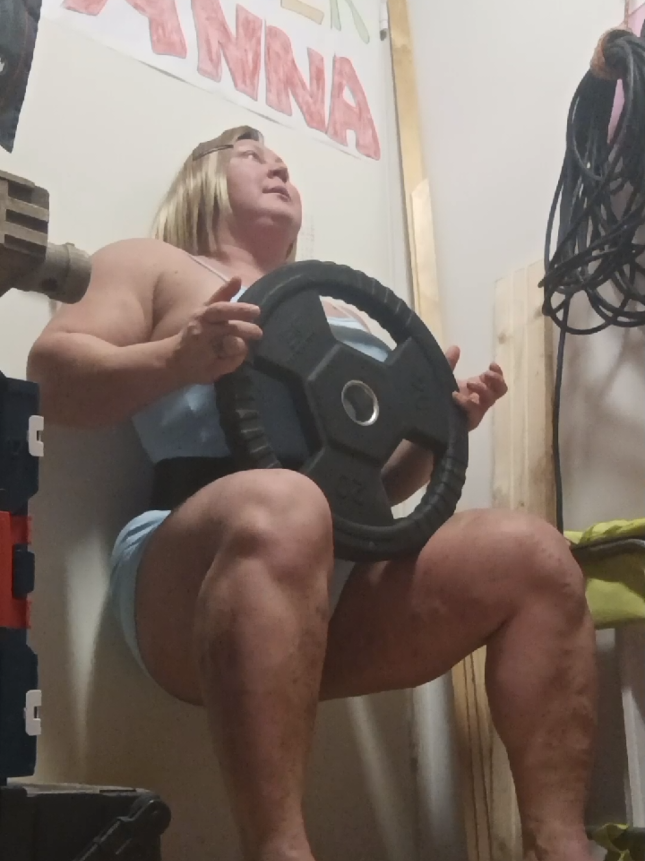 @Anna K Powerlifter