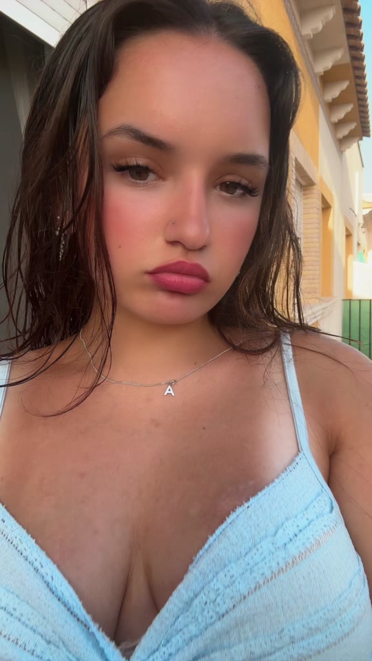 @Ash🤍👩&zwj;❤️&zwj;💋&zwj;👩
