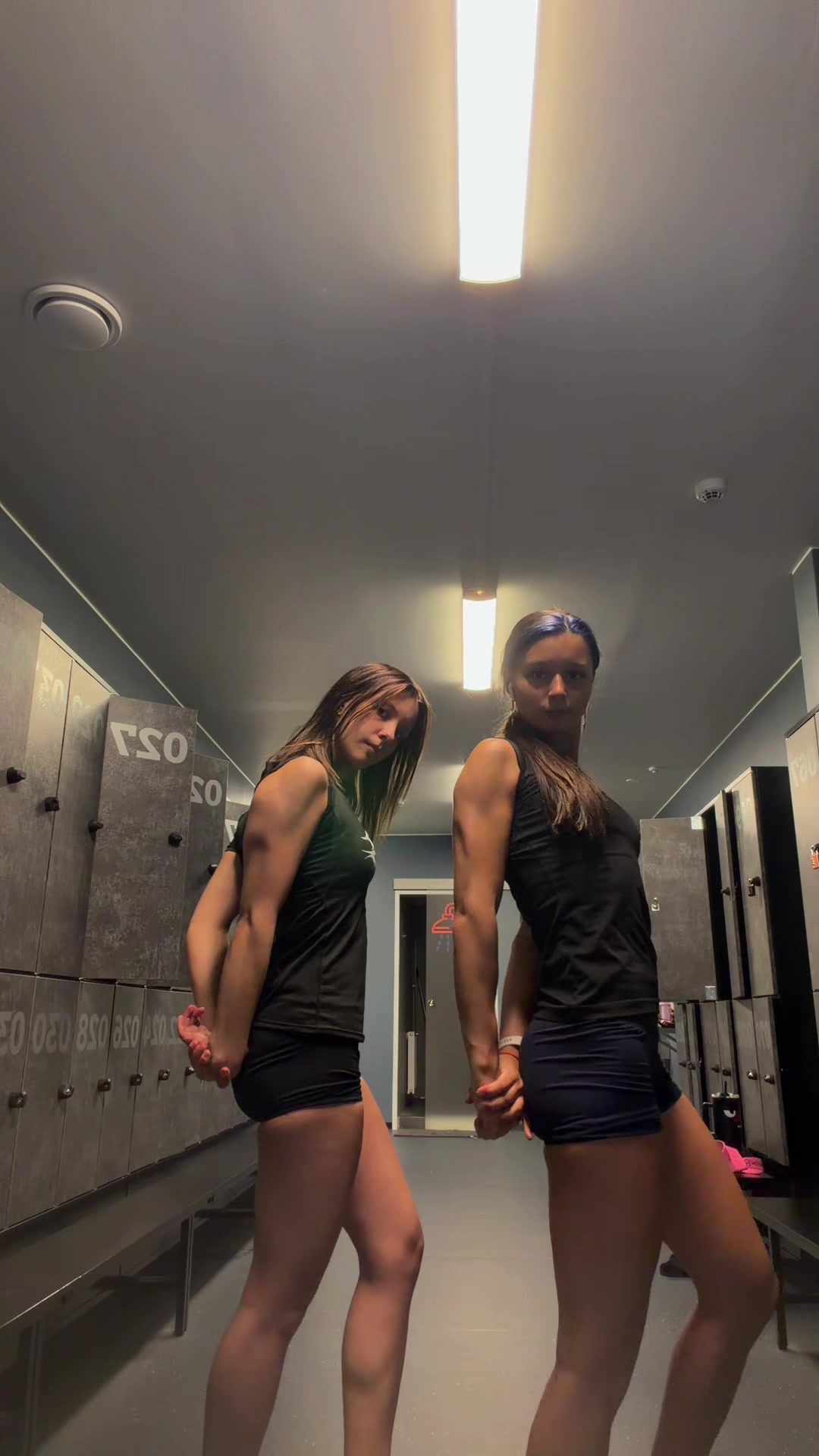 @estrokata🦇