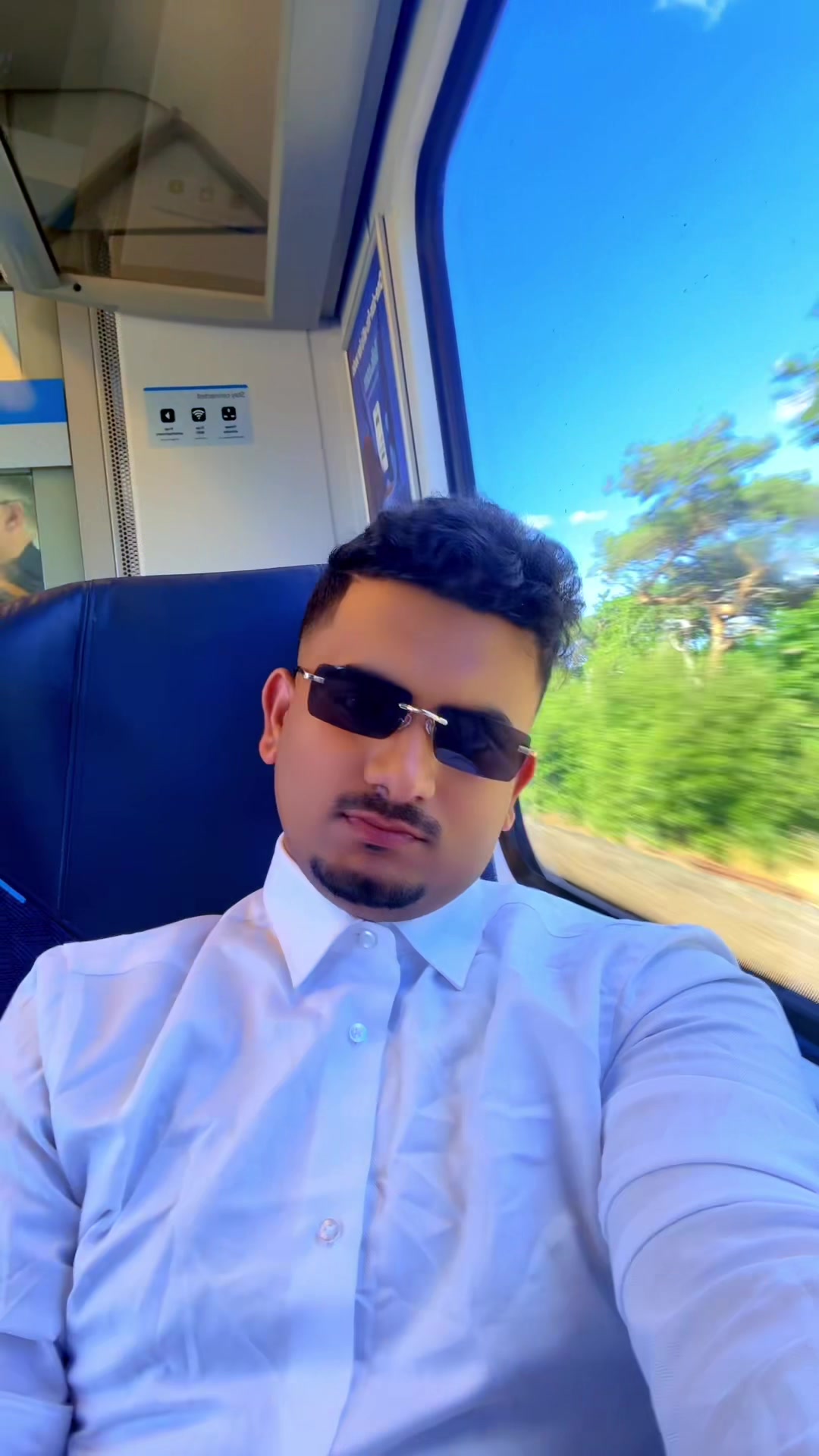 @Moinul009🏴🇬🇧