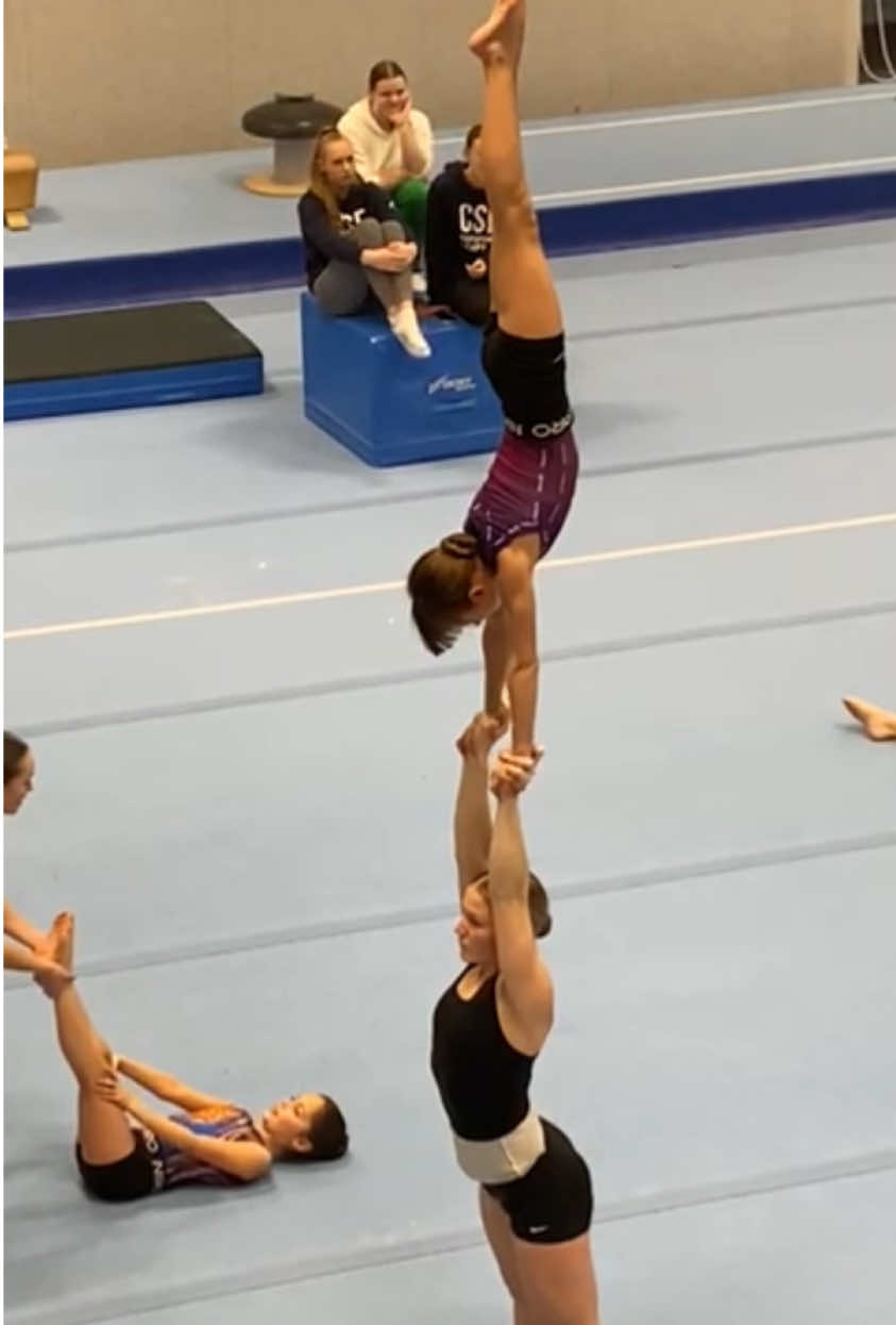 @acro🤸🏼&zwj;♀️