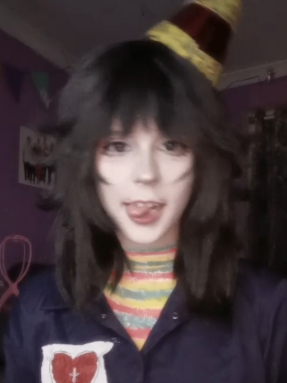 @𝒔𝒊𝒍𝒍𝒚 𝒈𝒖𝒚 (≧▽≦)