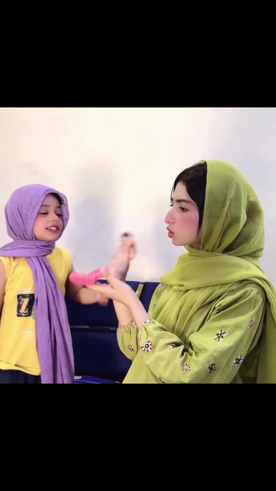 @mehaklayyahvlogs