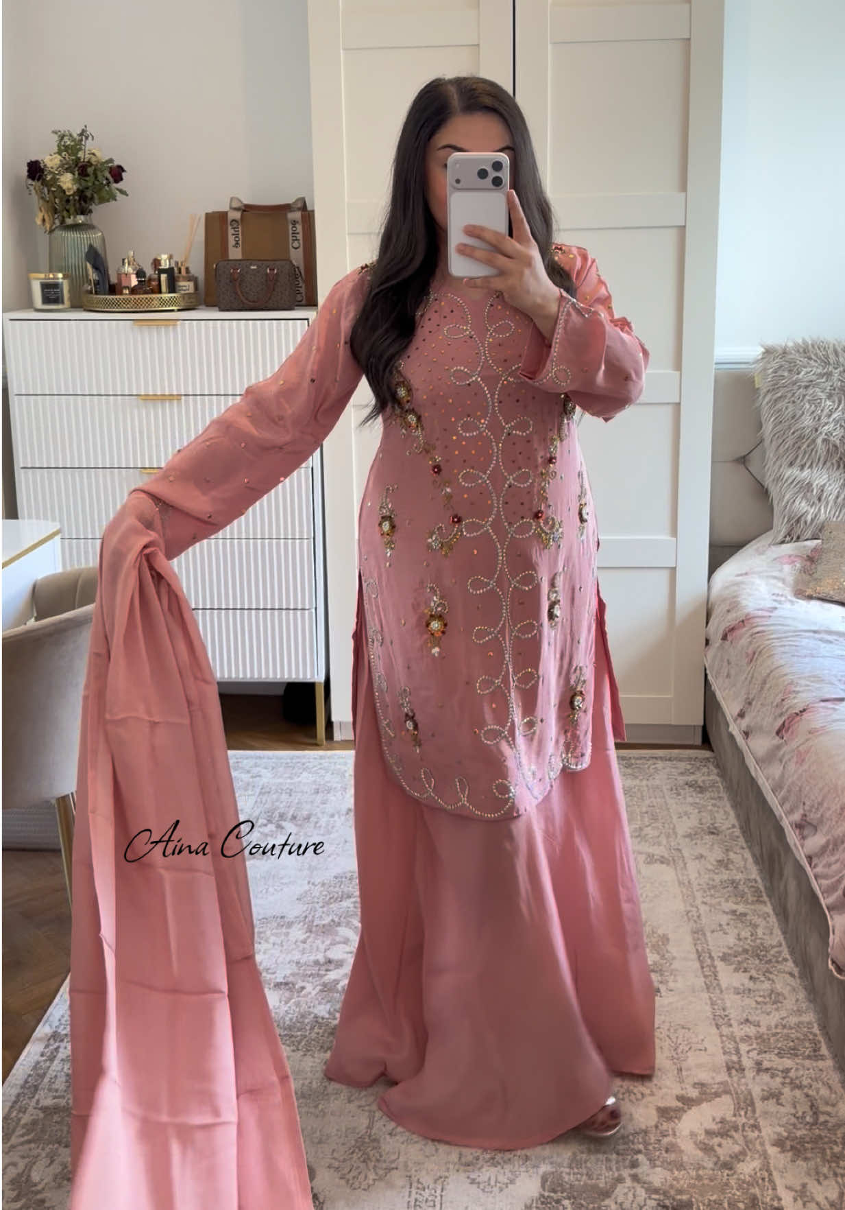 @Aina__couture