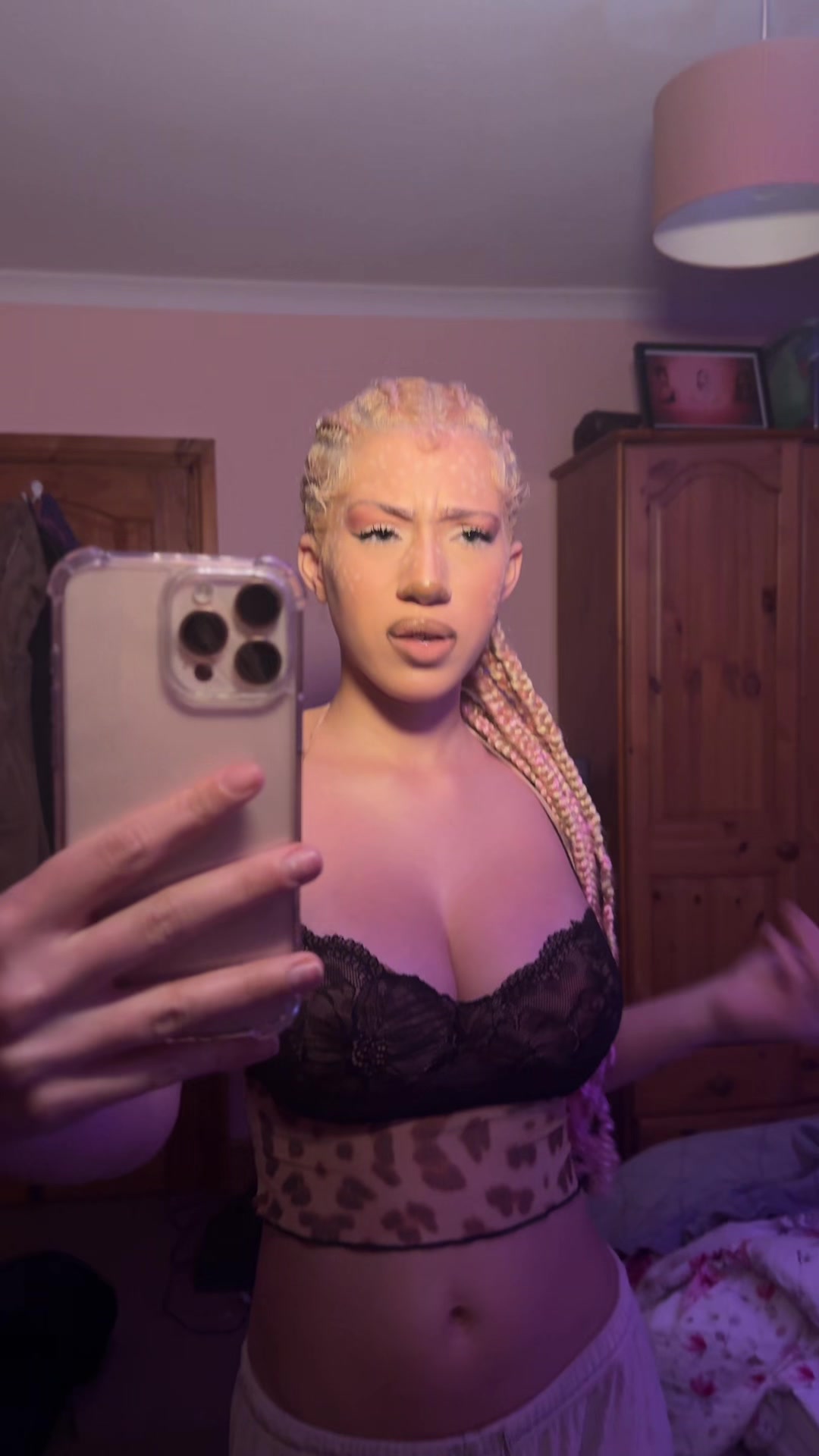 @𝙨𝙝𝙞𝙚𝙨𝙩