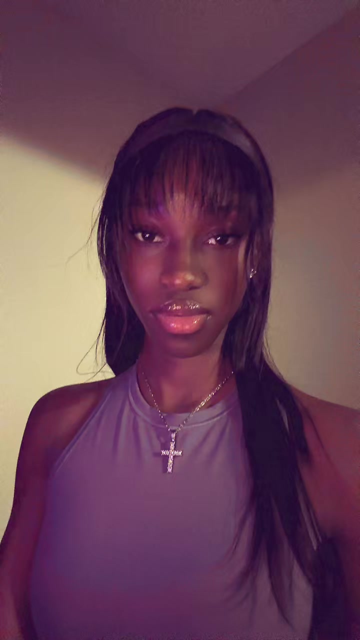 @Dee💜