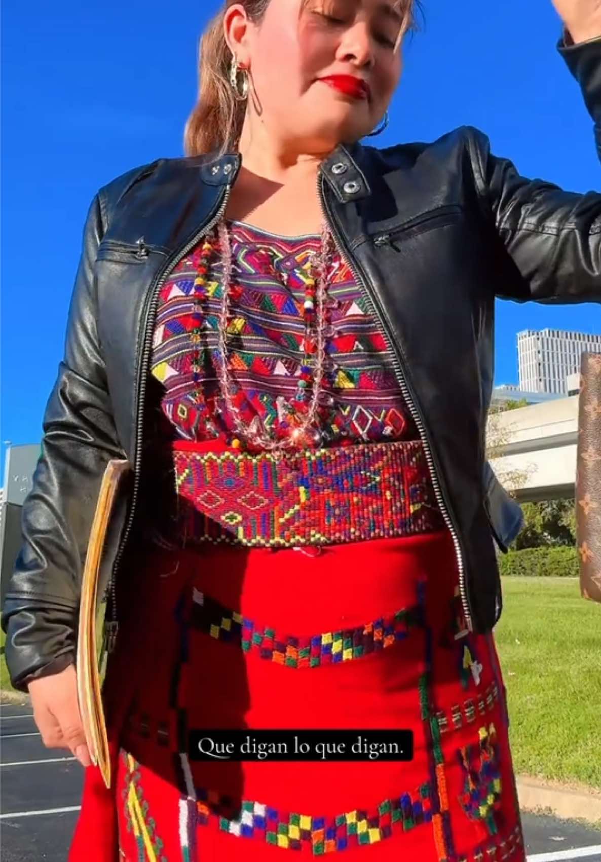 @Elena De León