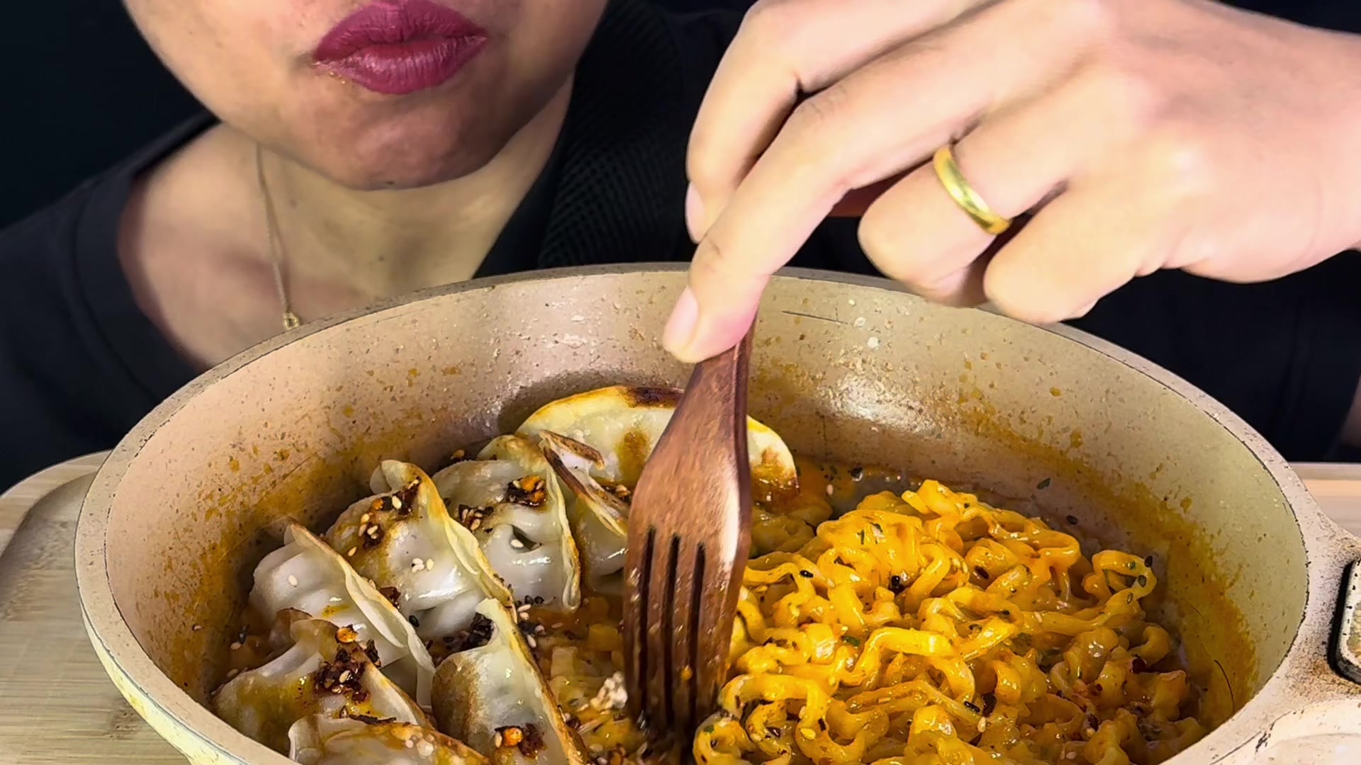@Thirith eats