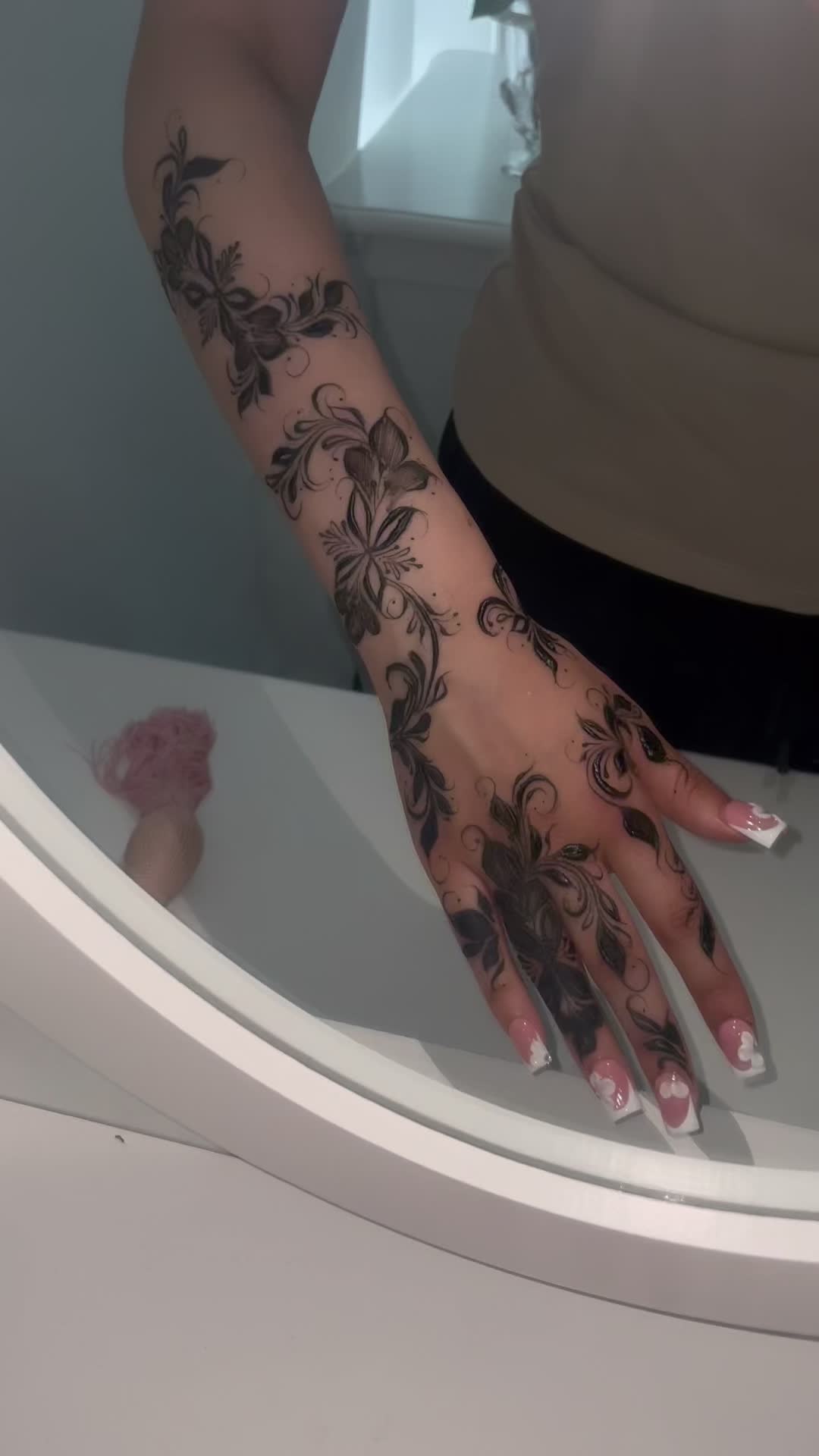 @aylaxhenna
