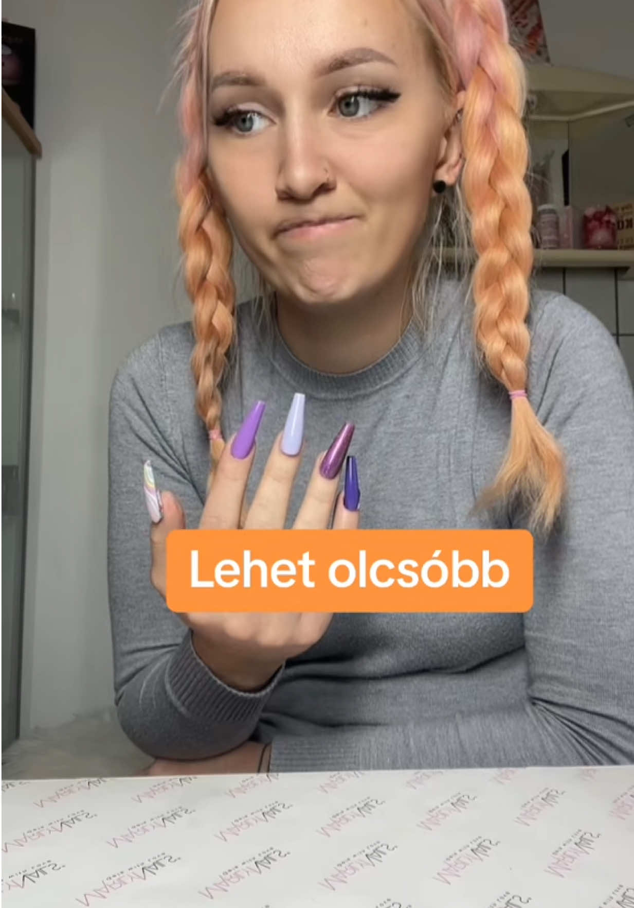 @Vivk&oacute; Nails Official 🧡