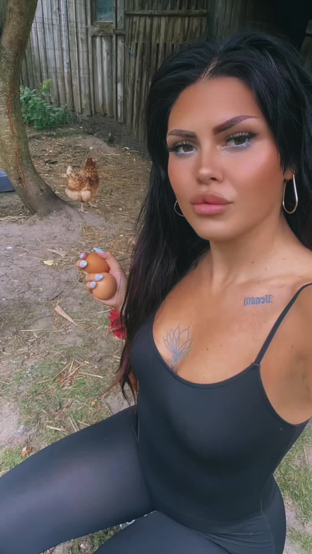 @moniilaaura