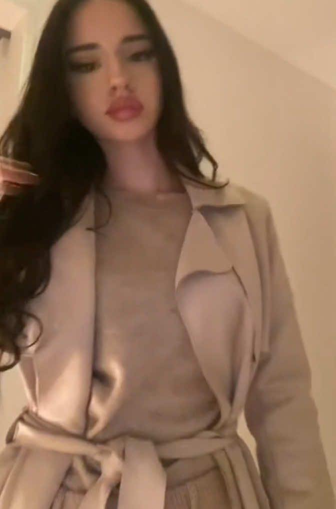 @𝑎𝑛𝑖𝑠𝑎