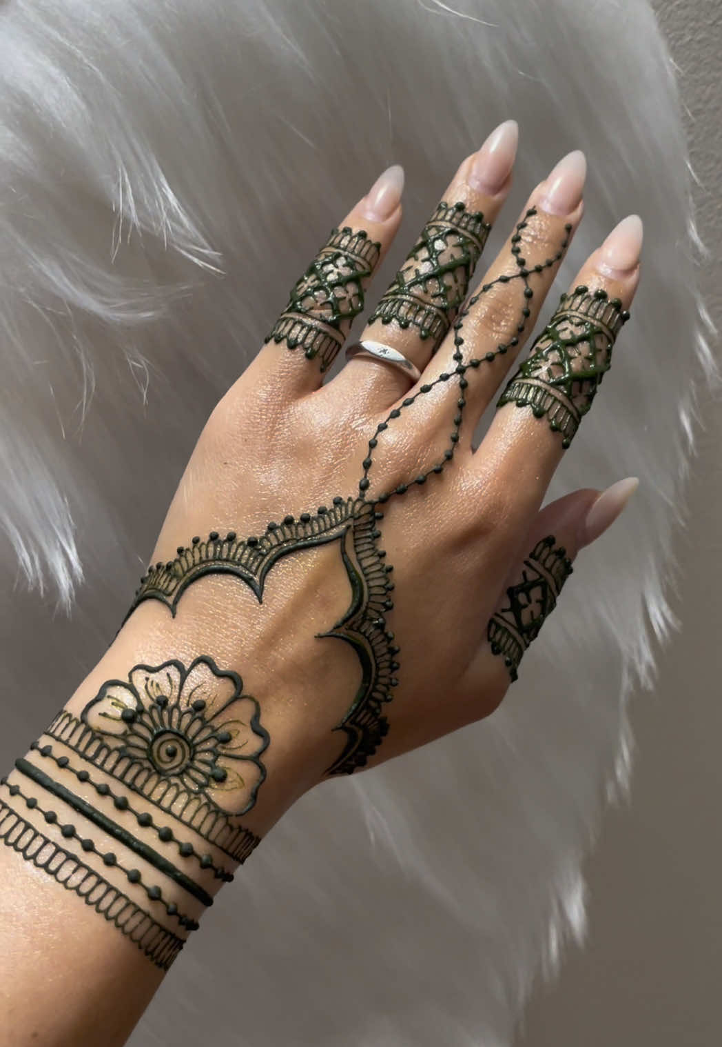 @charmsofmehandi