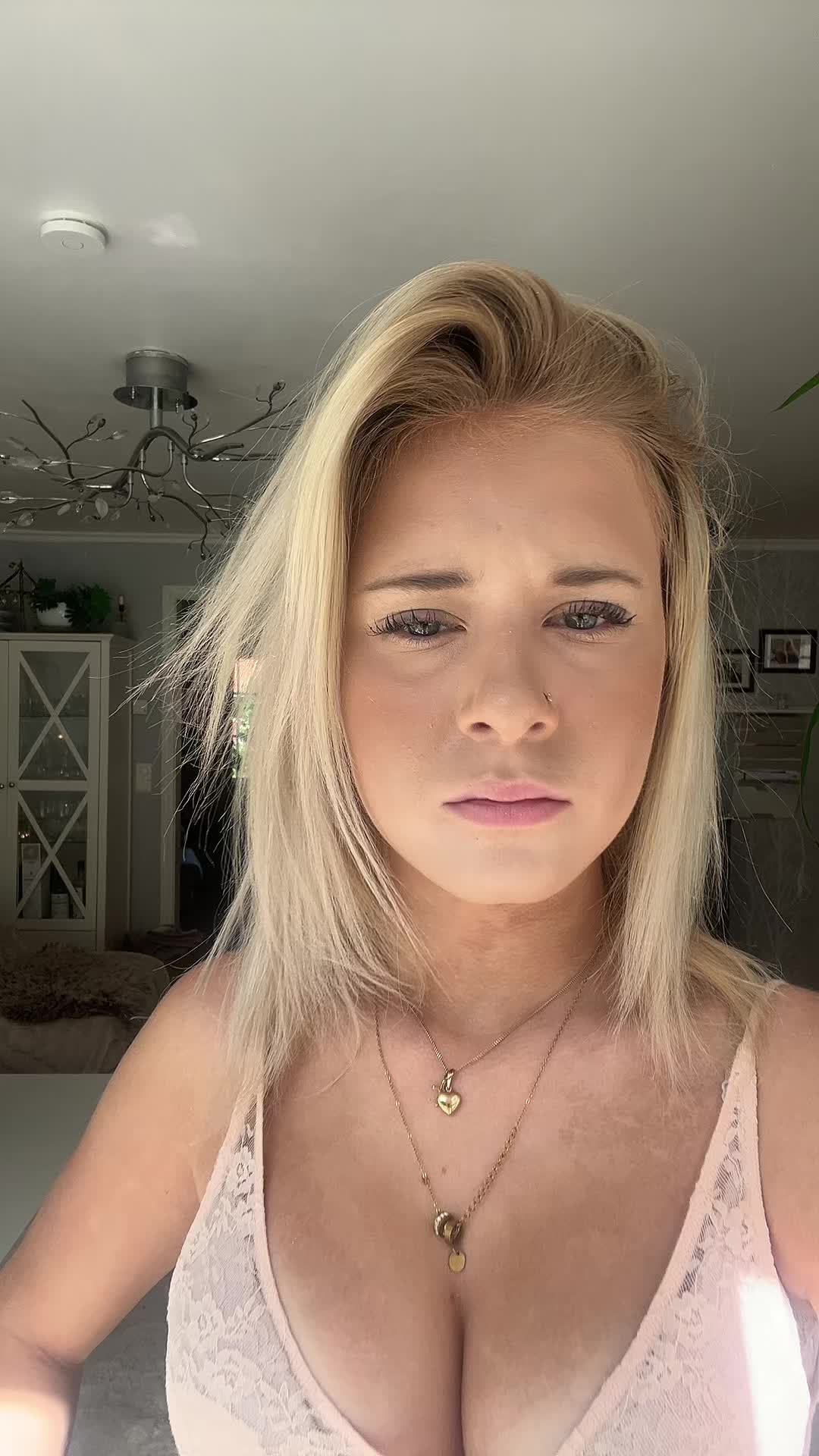 @𝕃𝕚𝕤𝕖𝕟