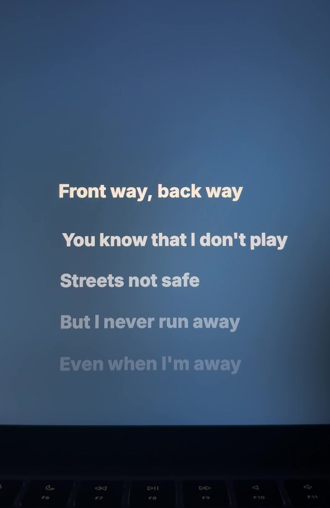 @🎧