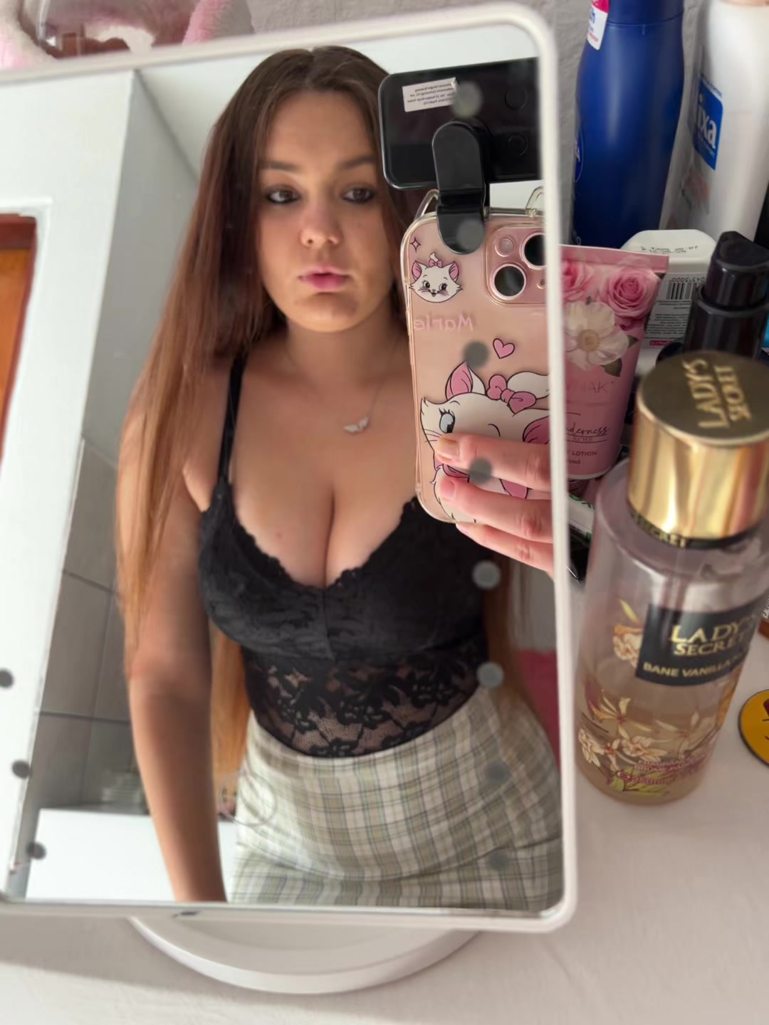 @твоја омиљена бринета👩🏽