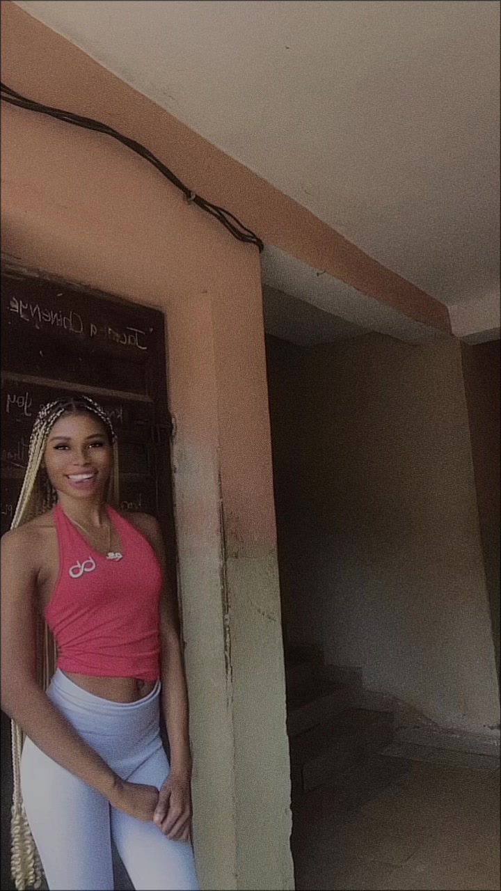 @>>>SHE’S A LONER🥹📌<<<<