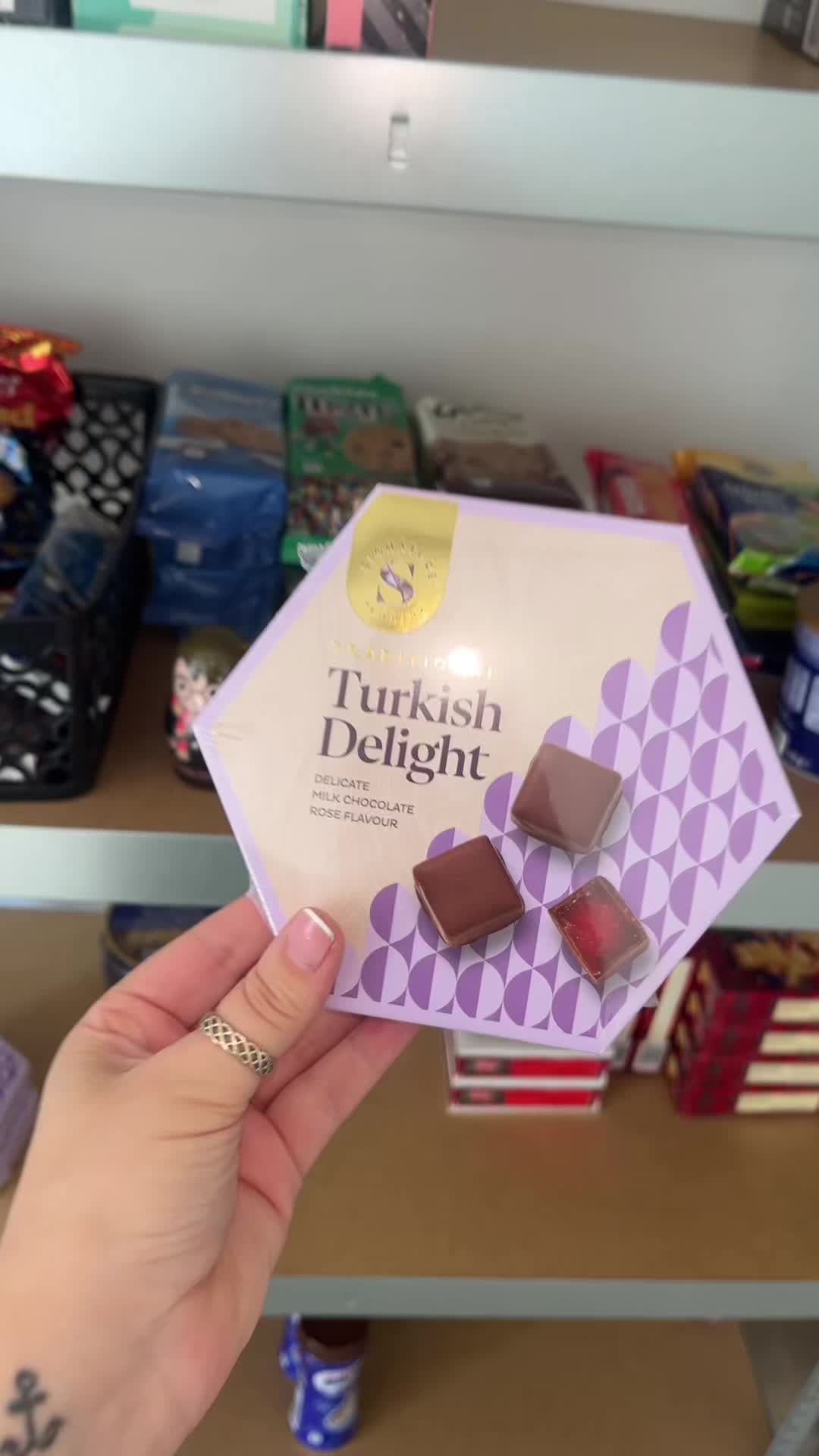 @Bellasboxesuk