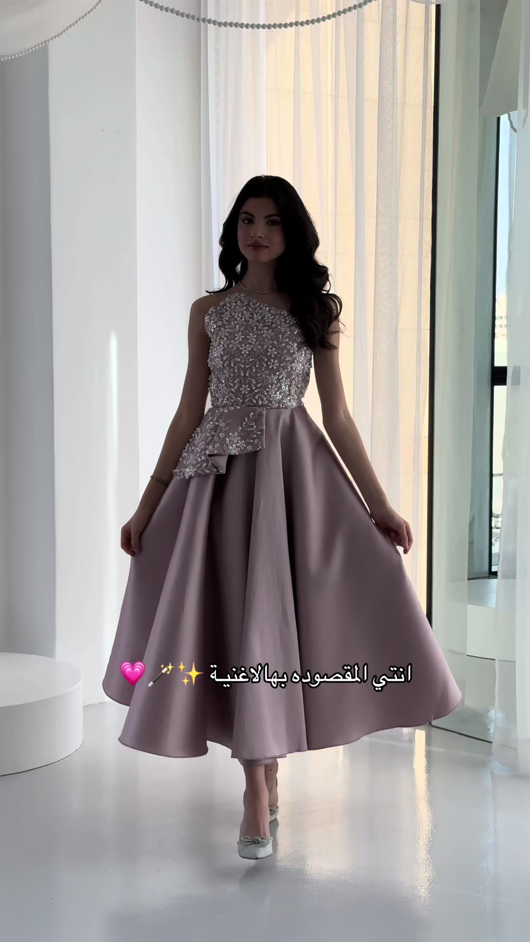 @بـيلا مصممة فساتين