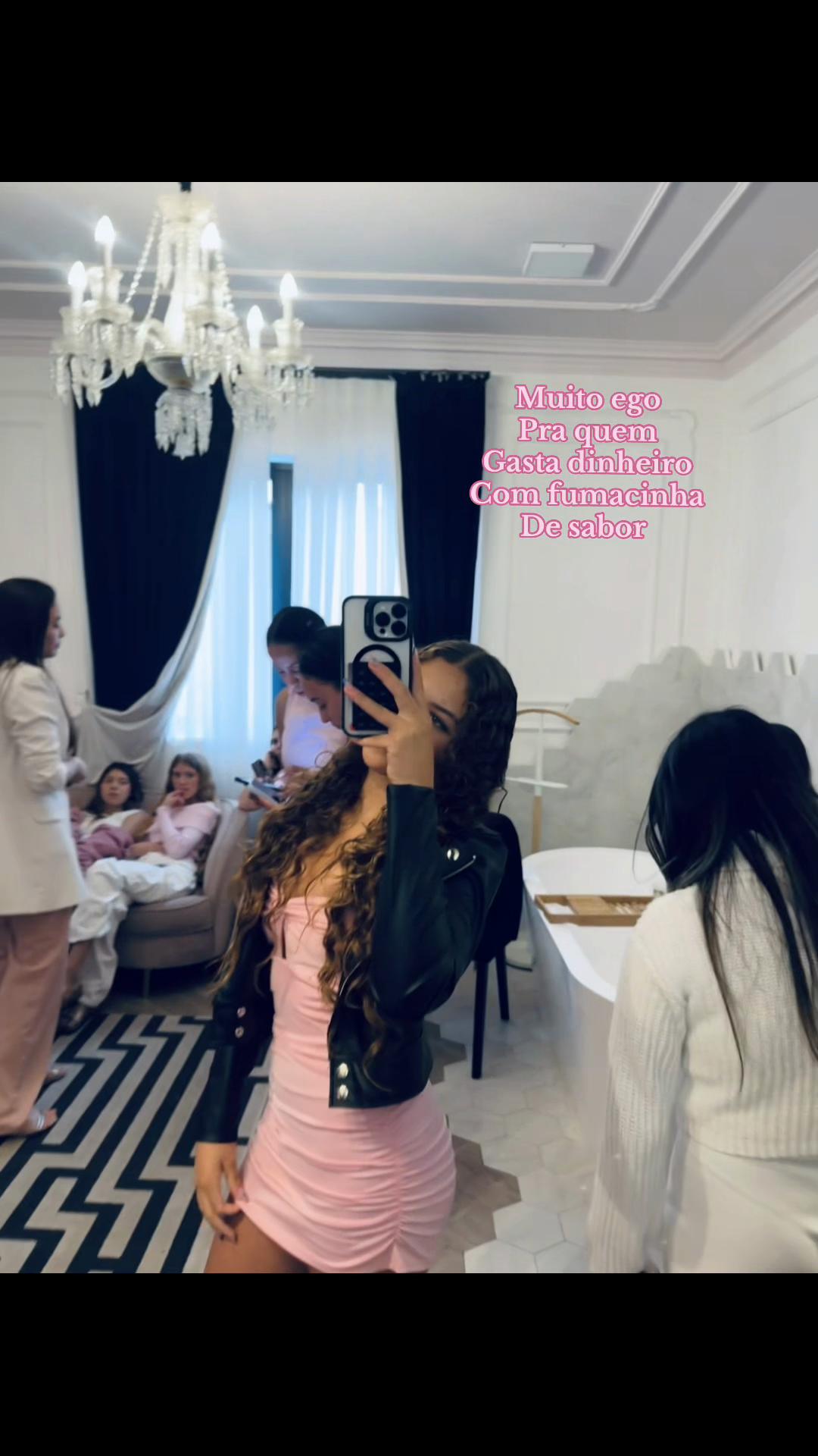 @aninhaleitee54