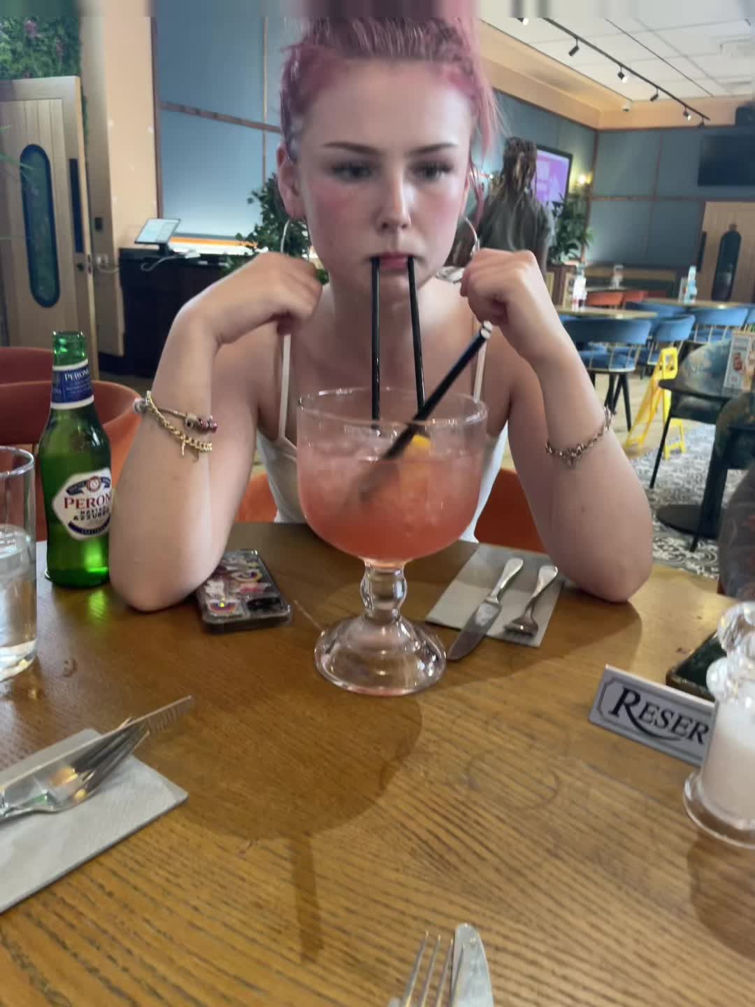 @🦄
