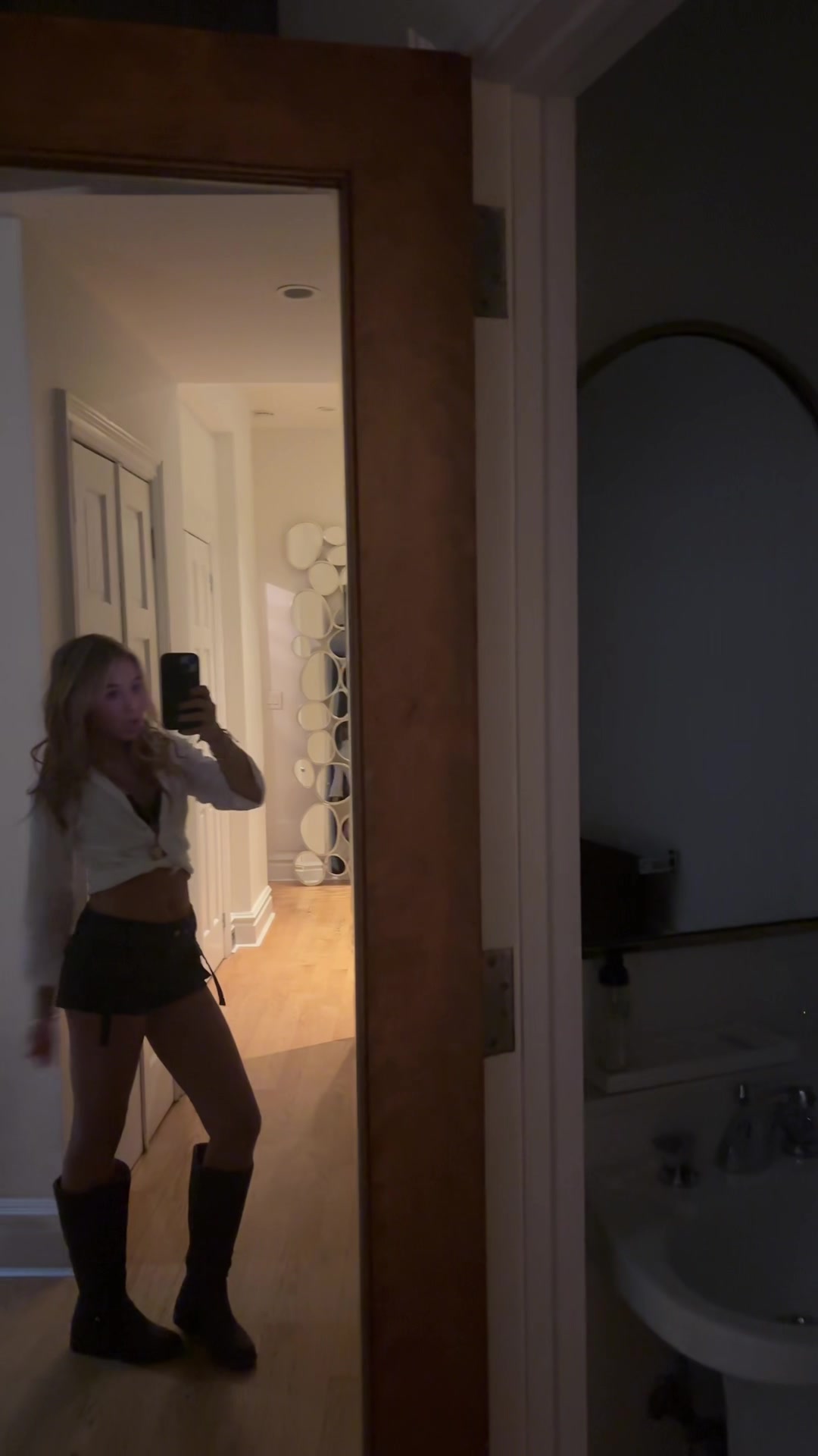 @Bella