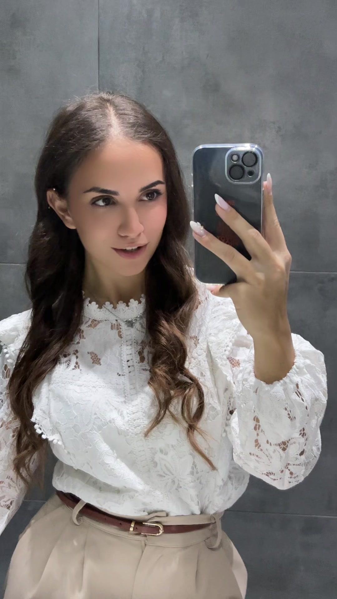 @leonoraaaa1