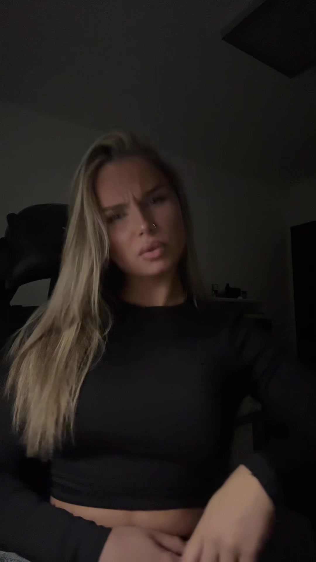 @<33