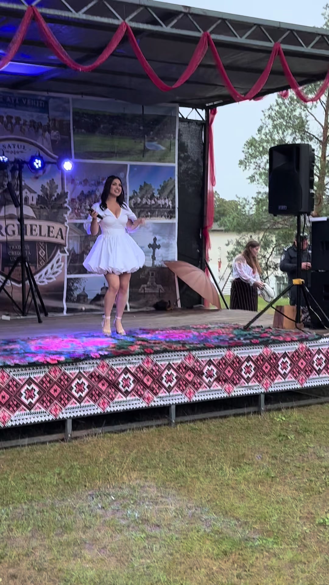 @NADIA BOLOGAN ArtistăModerator