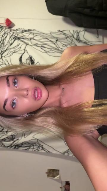 @Hancsi_._