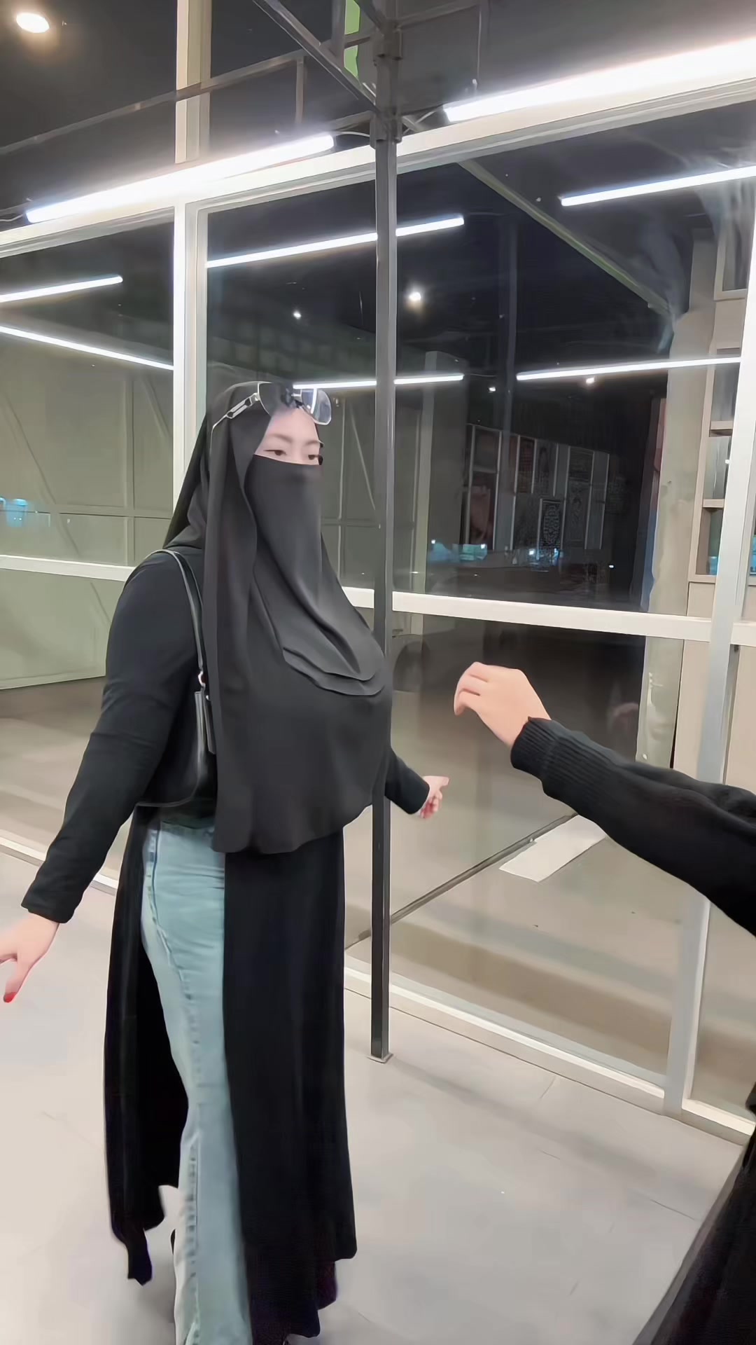 @AV🕊️