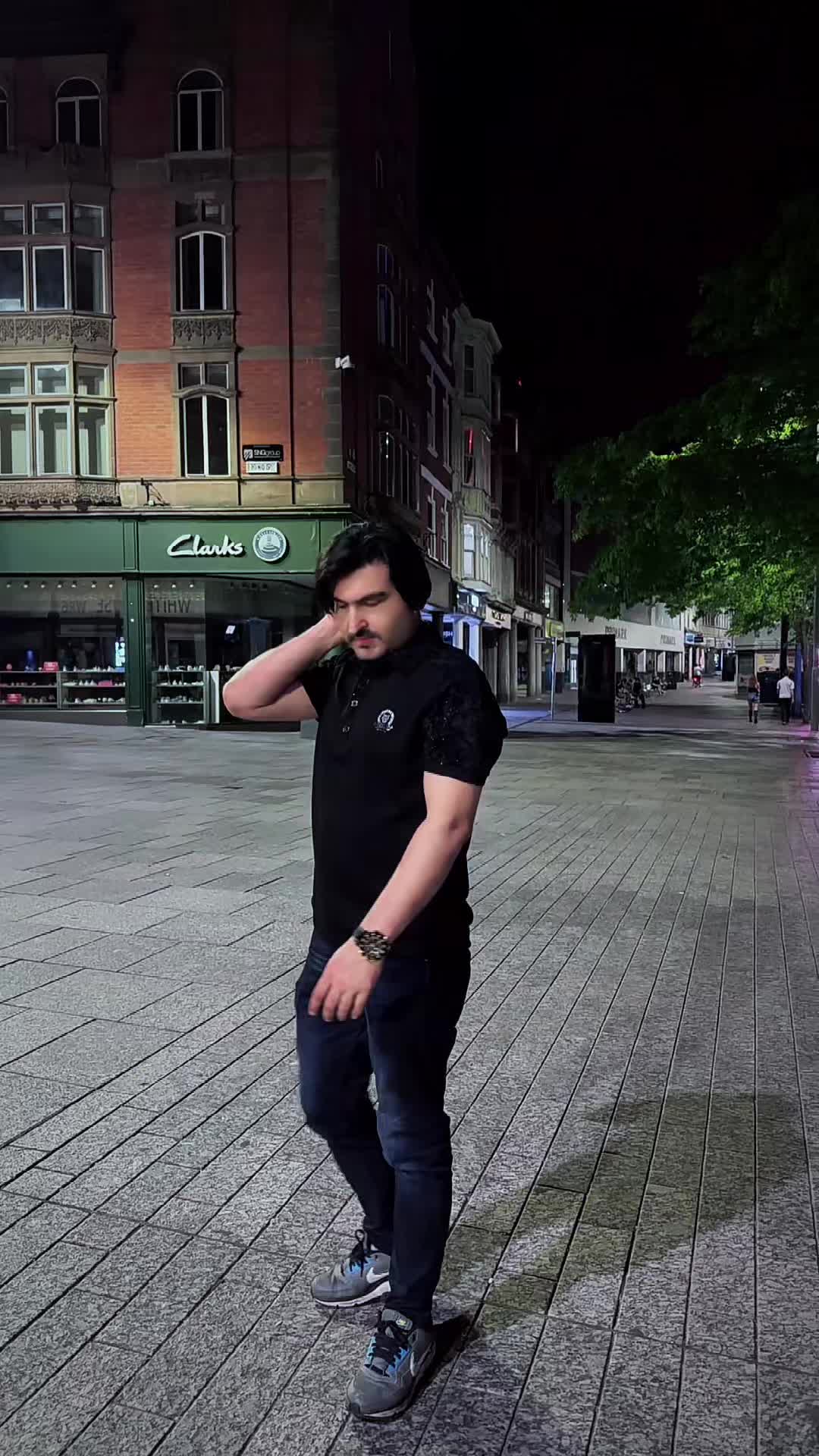 @Malik zeeshi🇵🇰 🇬🇧