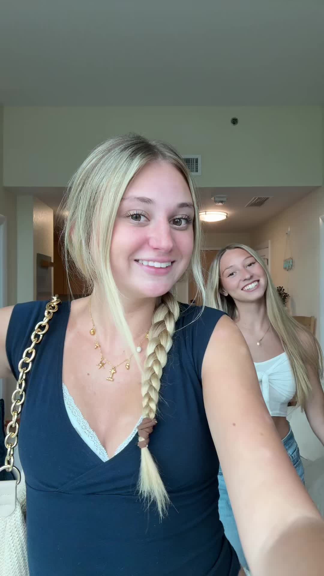 @isabella