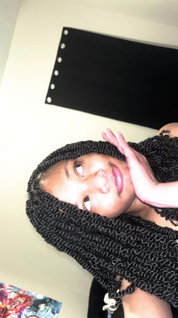 @ellie_bbyboo