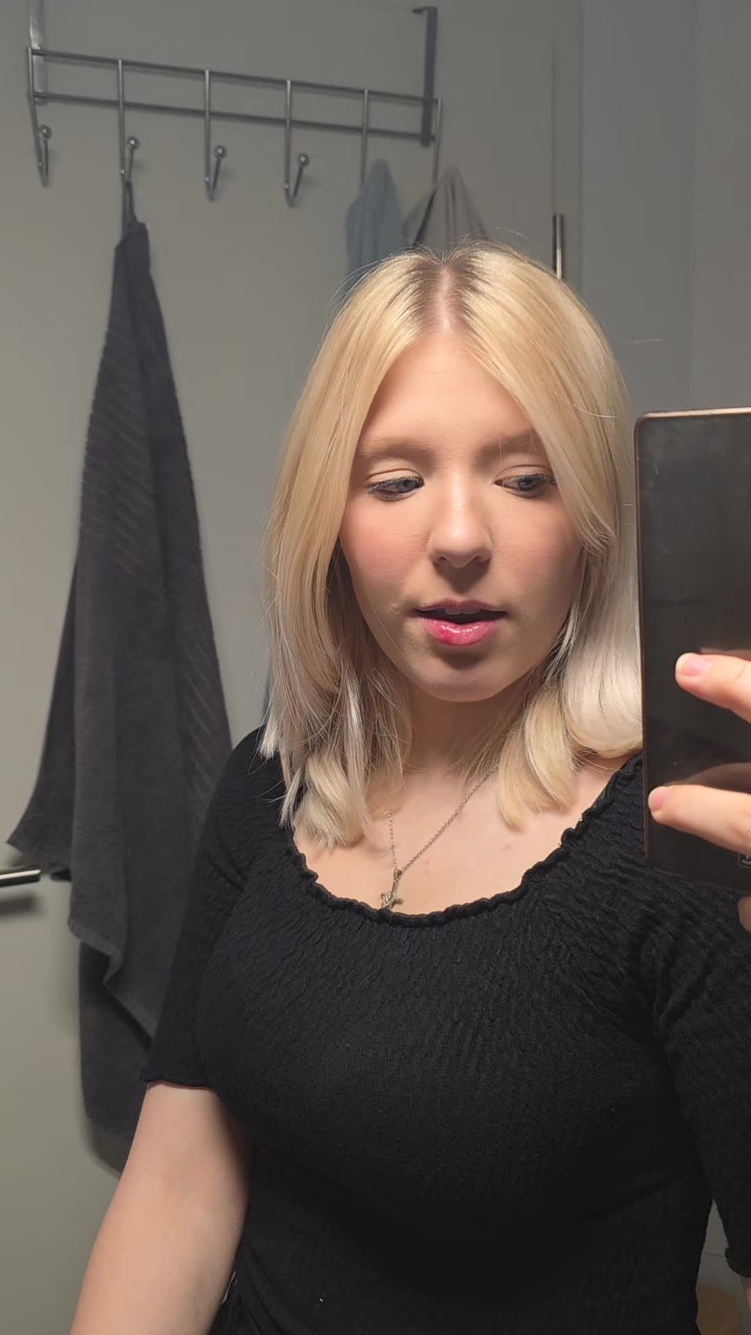 @angelina171205