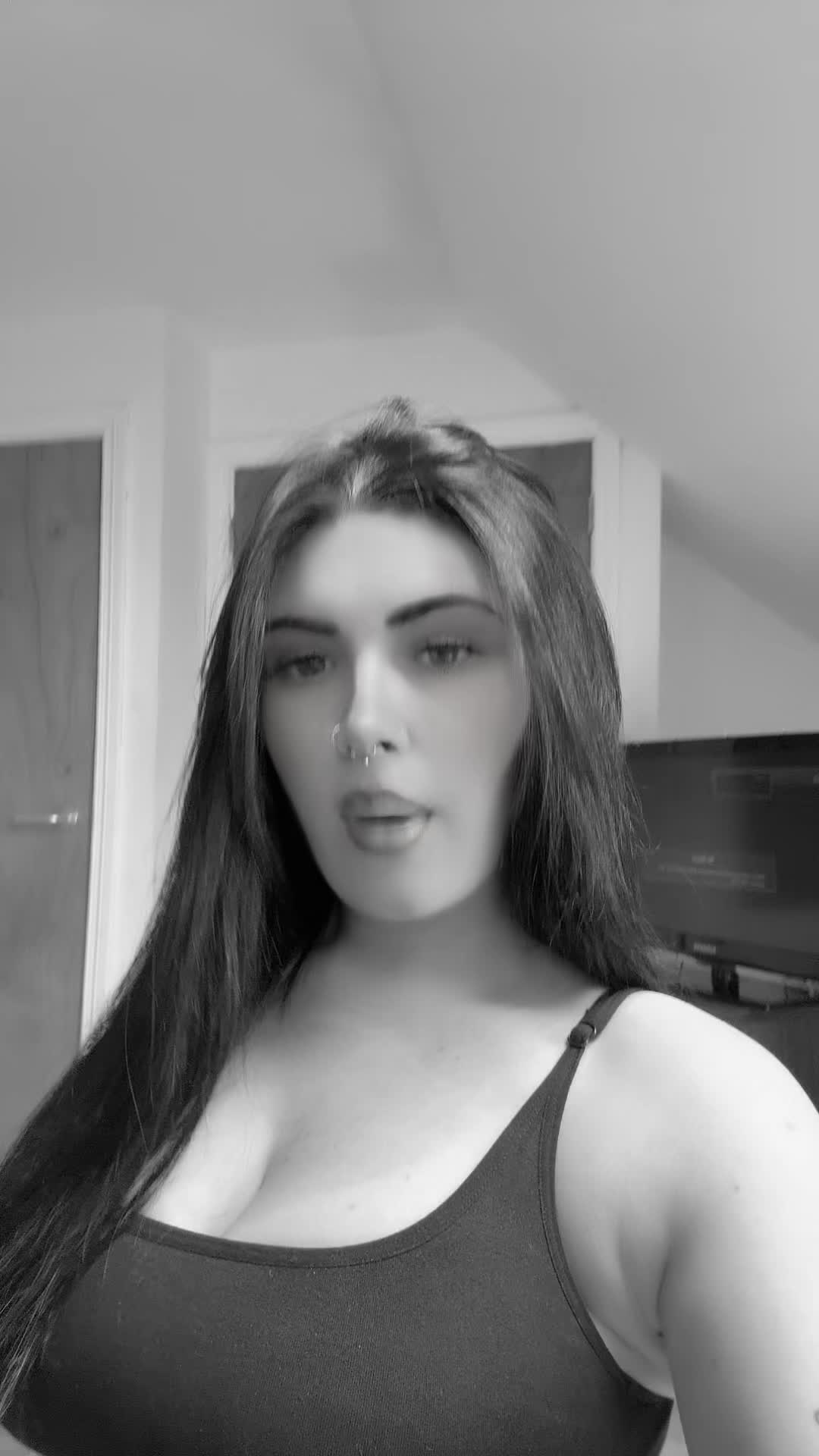 @Laura🩶✨