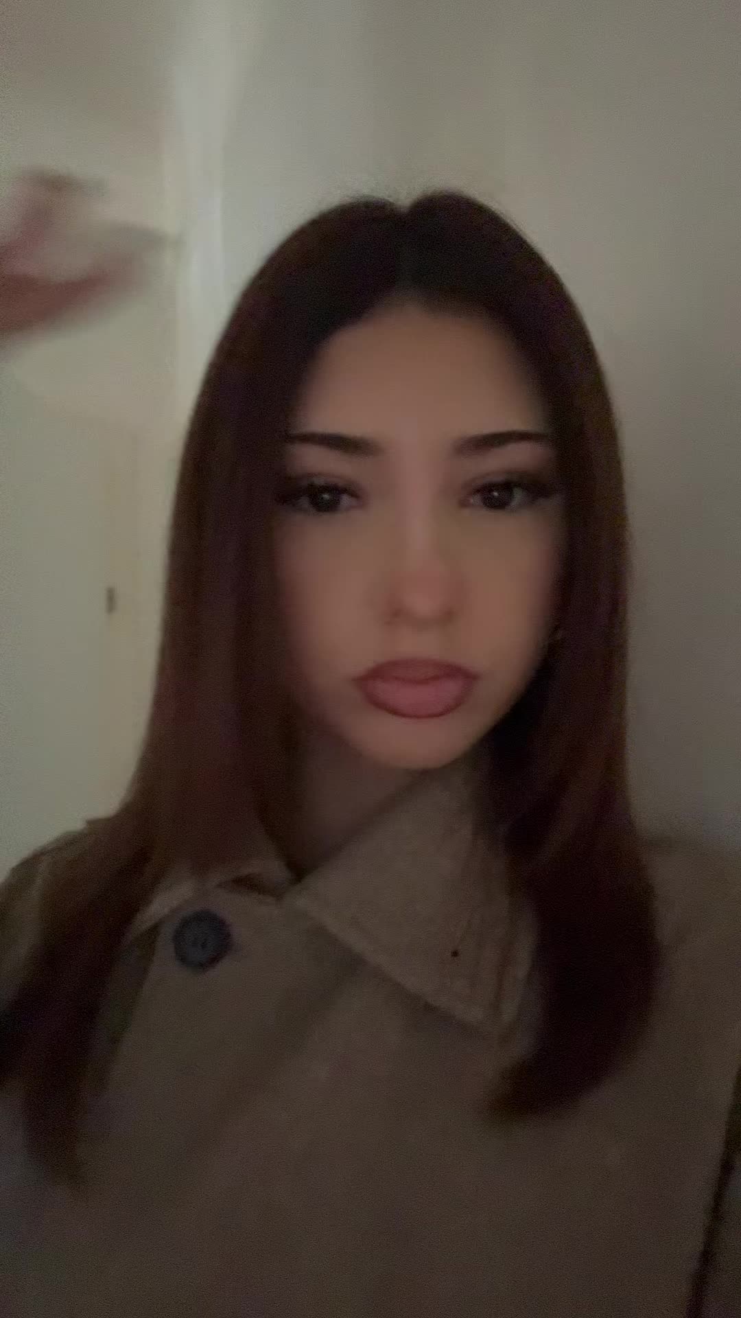 @𝒱.
