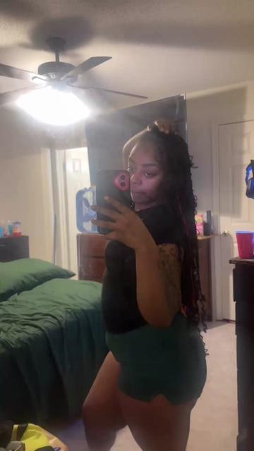 @ShaylaWaylaContentCreator