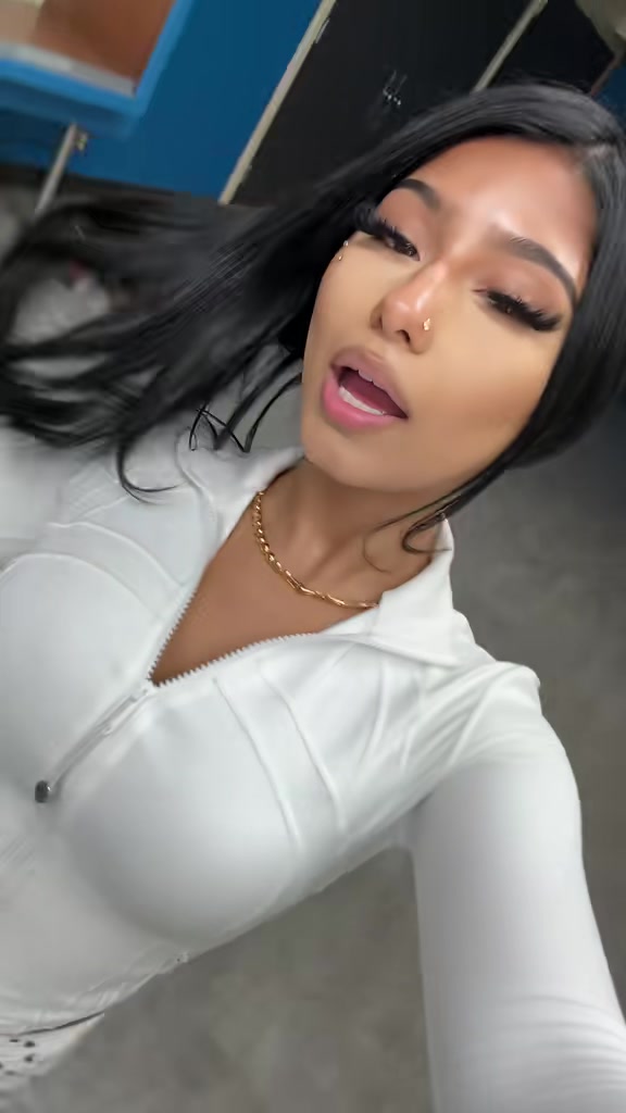 @⃟