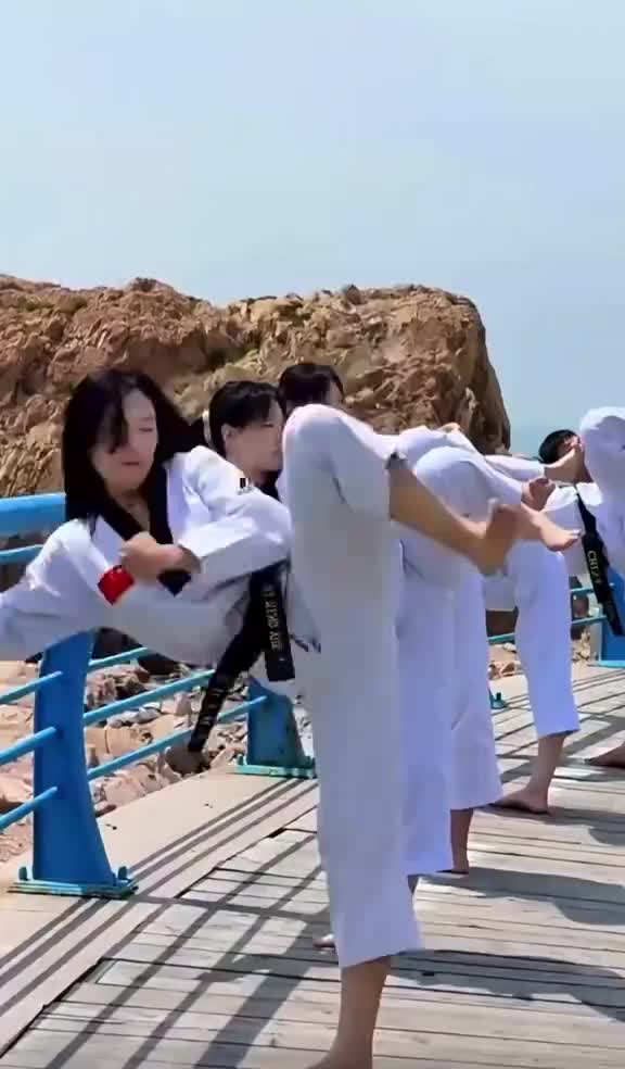 @LAUGHUK