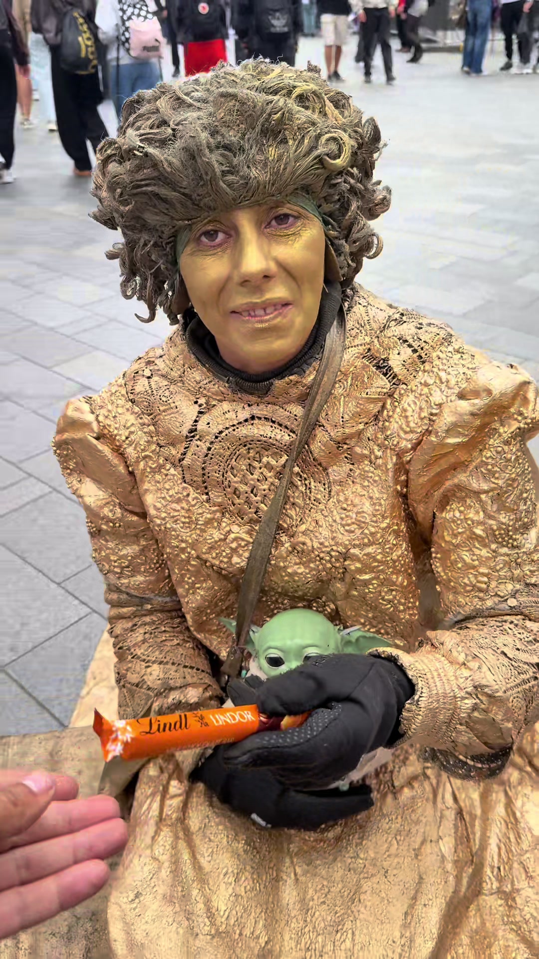 @goldenladystatue