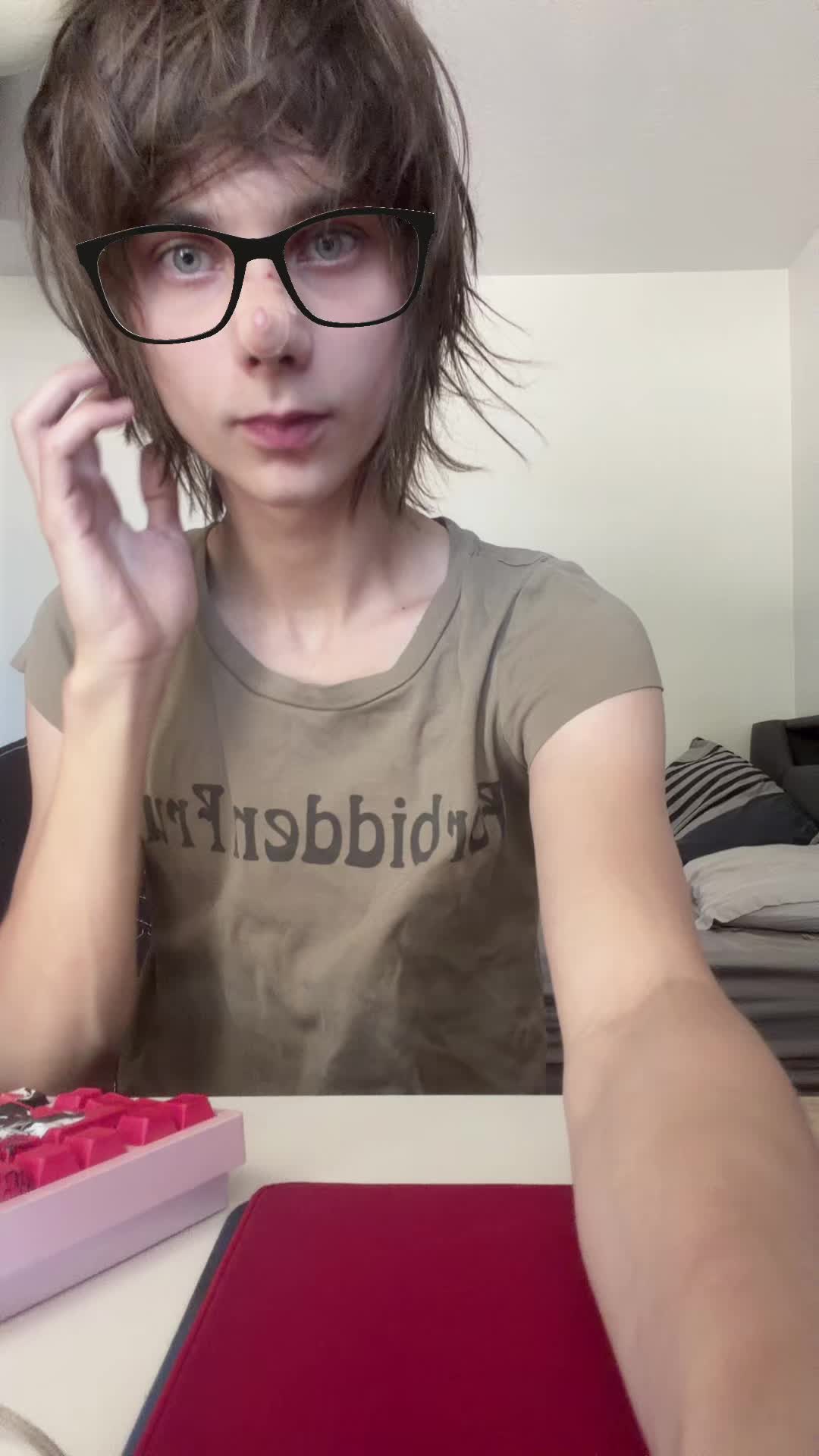 @hlor3i