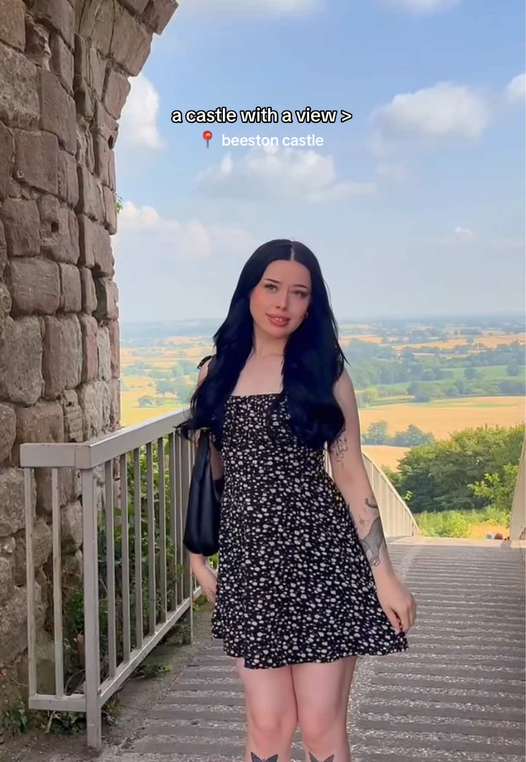 @chloe | uk content creator 📚✨