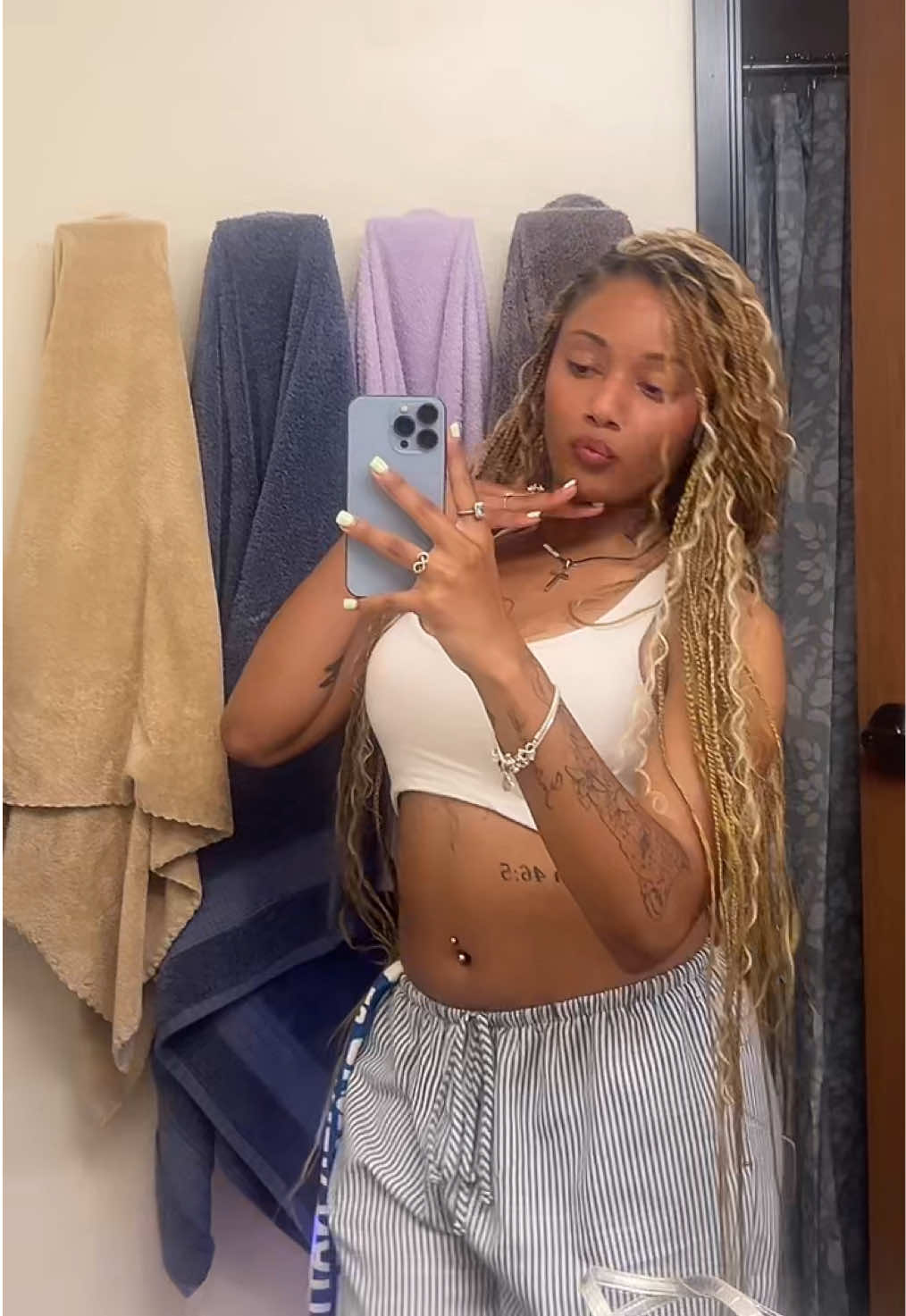 @kiarakalonn