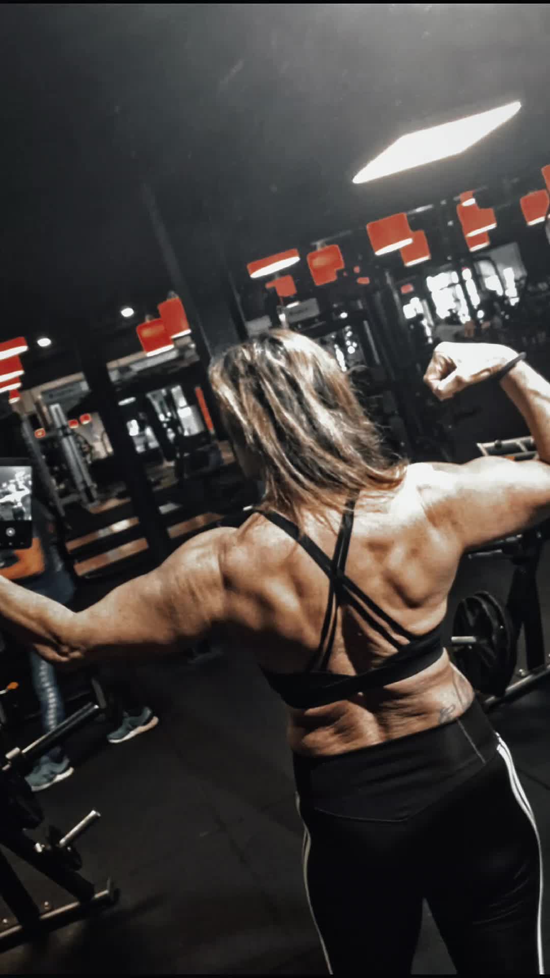 @🤛MuscleGrannyGeess 🤜