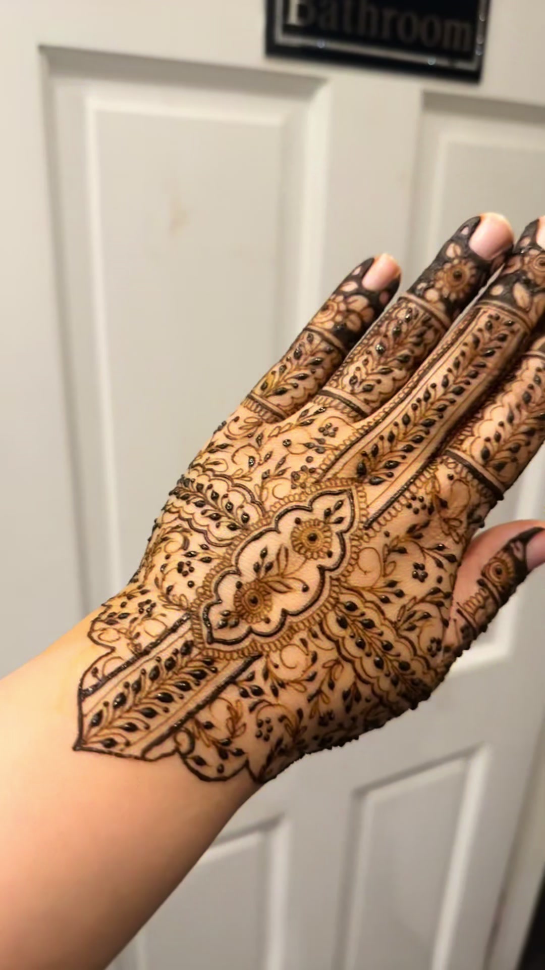 @Sanaasmehndi