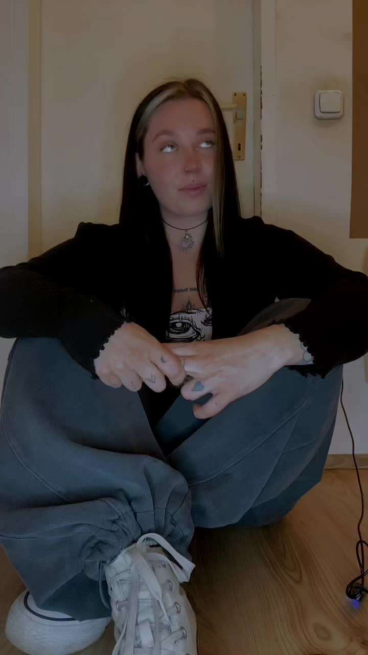 @Chrissy 🔮🕉